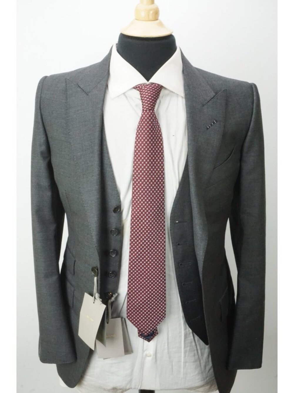 Tom Ford Fit Y 100% Wool Solid Gray 3 Pc Suit Jacket Pants Vest Sz 34US 44EU NEW